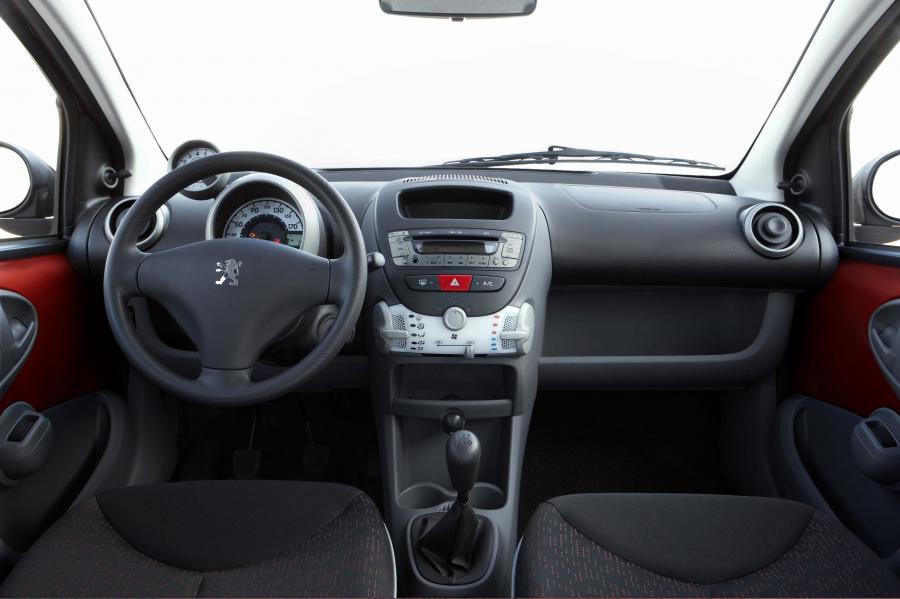  Peugeot 107 2009 года  (фото 9 из 30)
